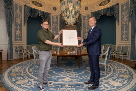 Uitreiking oorkonde koninklijke NNV, 2021. Diederik Jekel en CvK Arthuer van Dijk